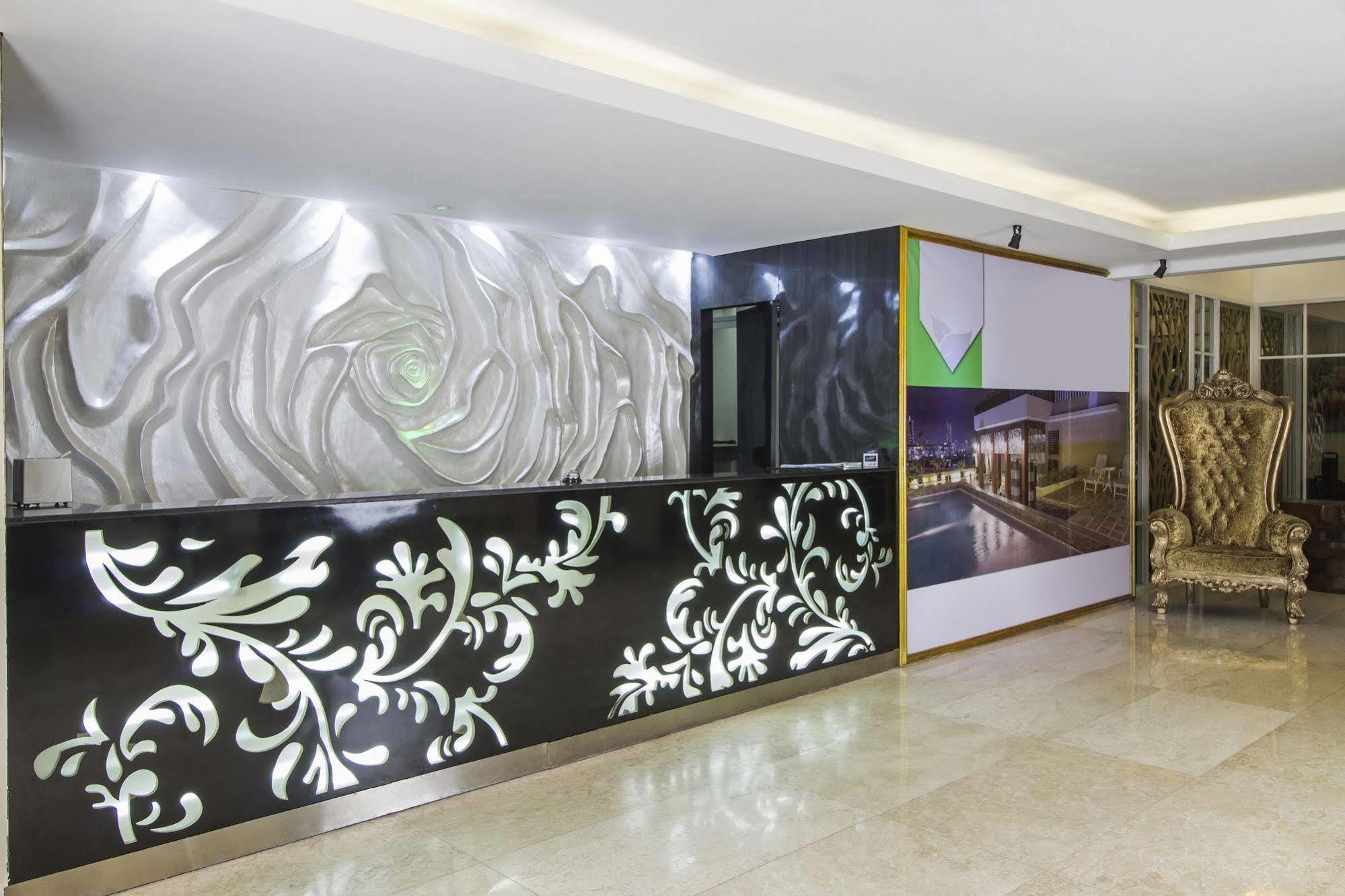 Hotel Reddoorz Premium @ Thamrin Kebon Sirih à Jakarta Extérieur photo