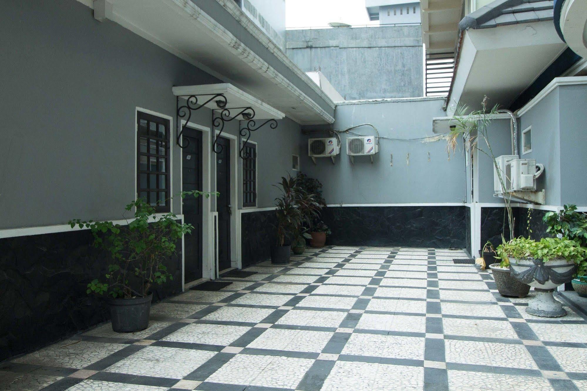 Hotel Reddoorz Premium @ Thamrin Kebon Sirih à Jakarta Extérieur photo