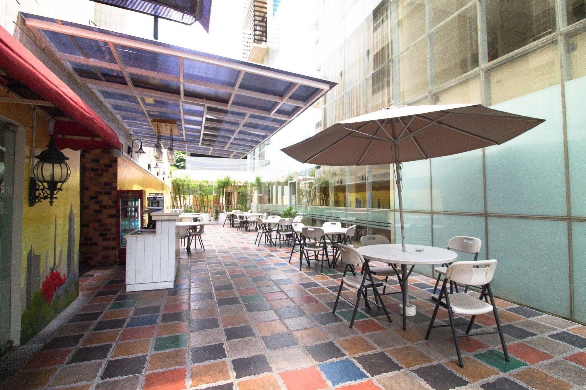 Hotel Reddoorz Premium @ Thamrin Kebon Sirih à Jakarta Extérieur photo