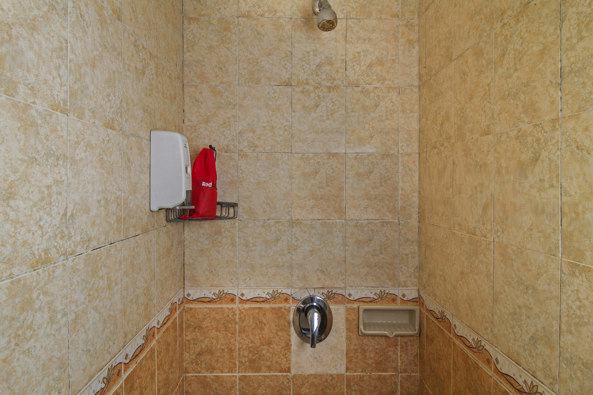Hotel Reddoorz Premium @ Thamrin Kebon Sirih à Jakarta Extérieur photo